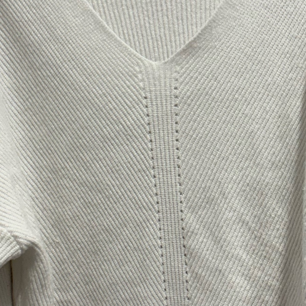 Chic White V-Neck Sweater - Picture 6 of 6